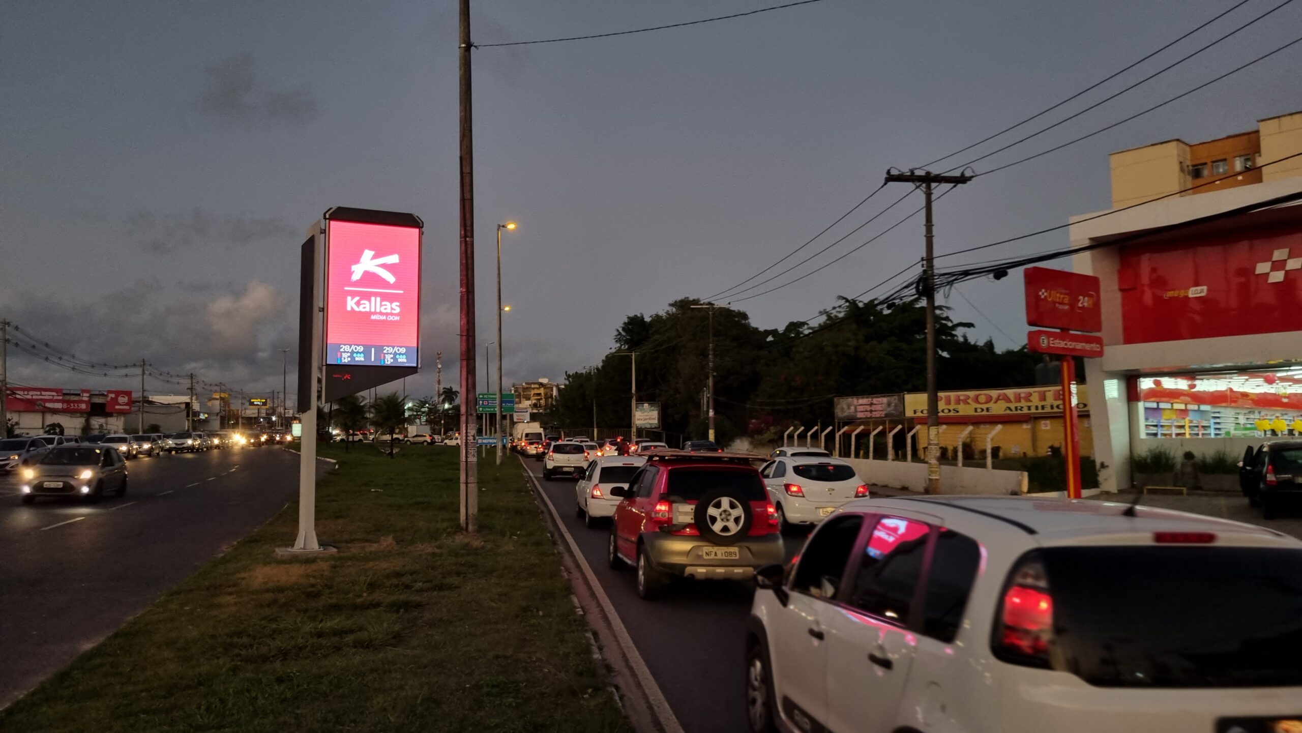 Lauro de Freitas: relógios de rua da cidade ganham telas e serviços digitais