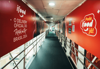 Como as campanhas em aeroportos podem impulsionar o turismo local?