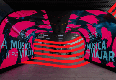 Mídia em aeroportos: por que funciona bem para produtos de alto valor?