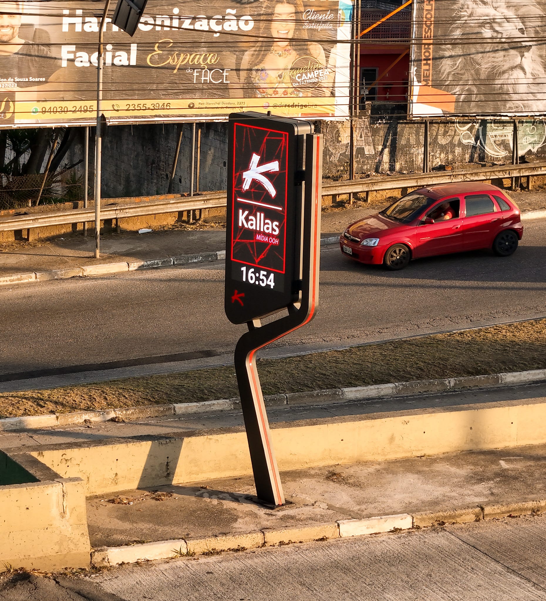 Formatos de mídia OOH e quando usar cada um?