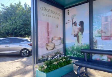 Mídia OOH vs Marketing Digital: como integrar estratégias offline e online?