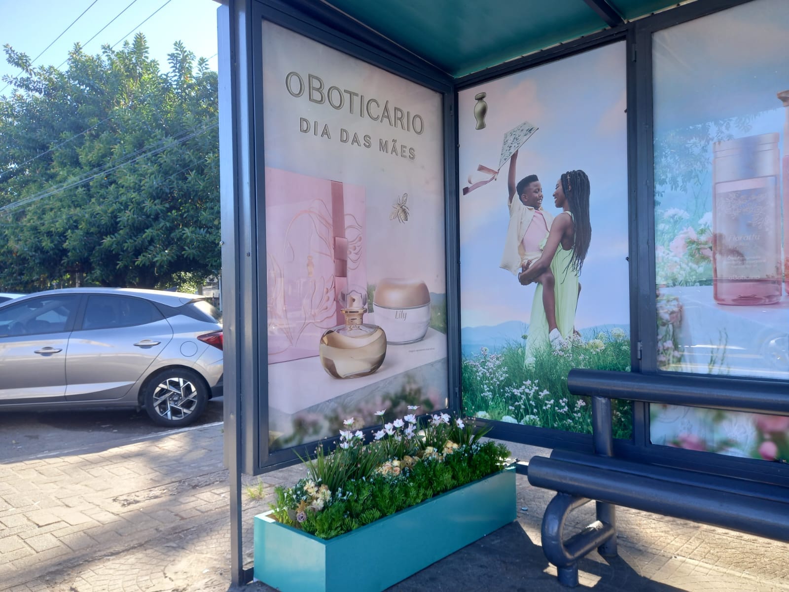 Mídia OOH vs Marketing Digital: como integrar estratégias offline e online?