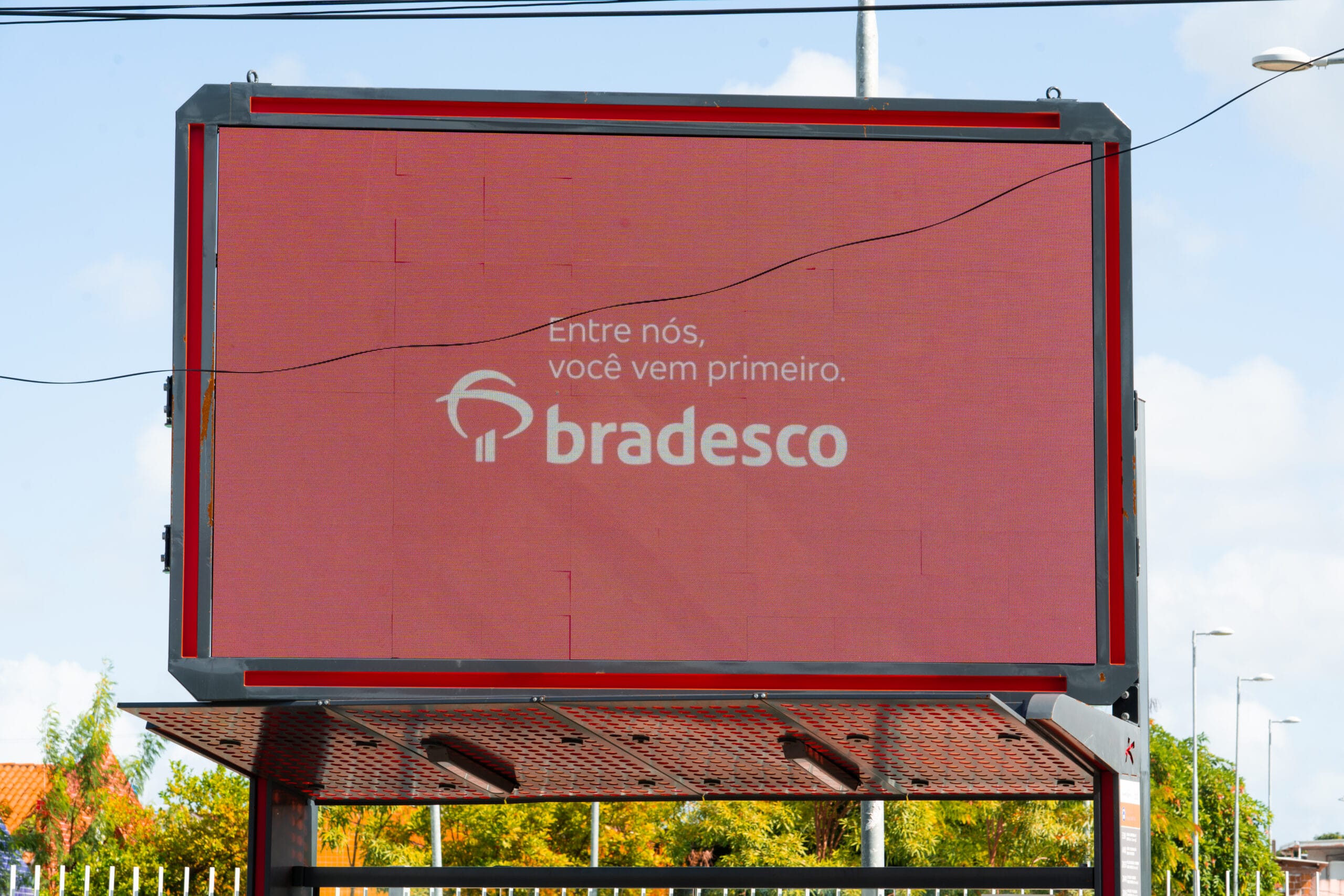 O impacto visual da mídia OOH no reconhecimento de marca