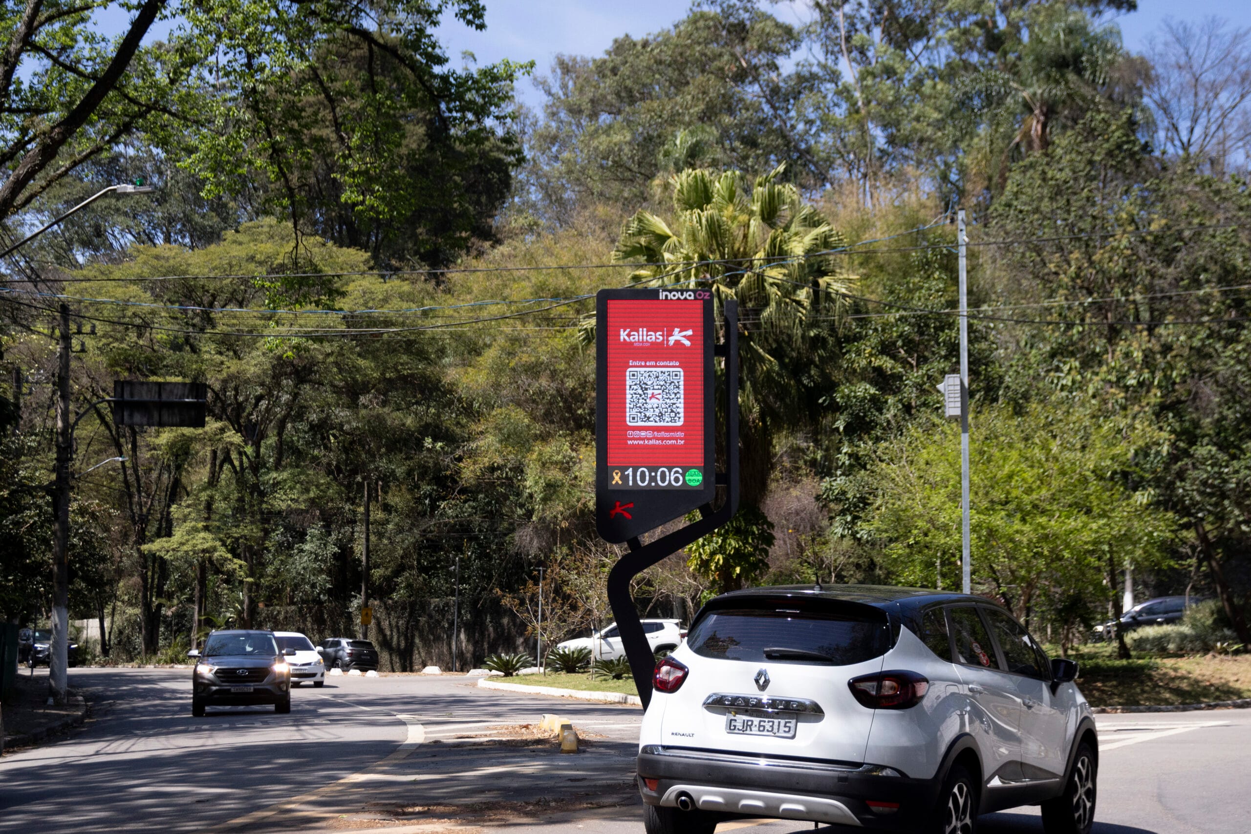 Como a mídia OOH acompanha o fluxo da cidade e influencia decisões de compra?