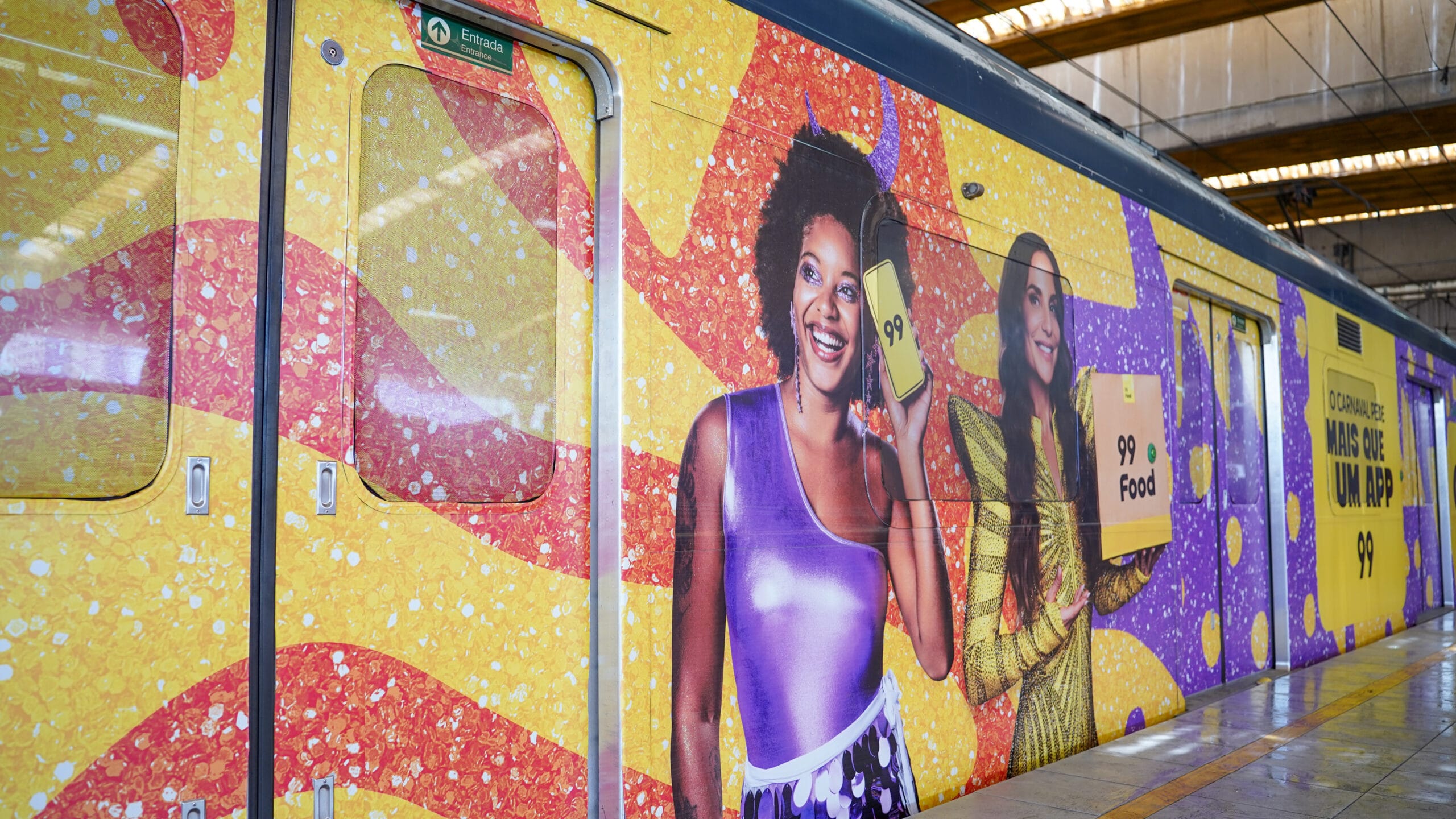 Como personalizar campanhas em trens com identidade de marca?