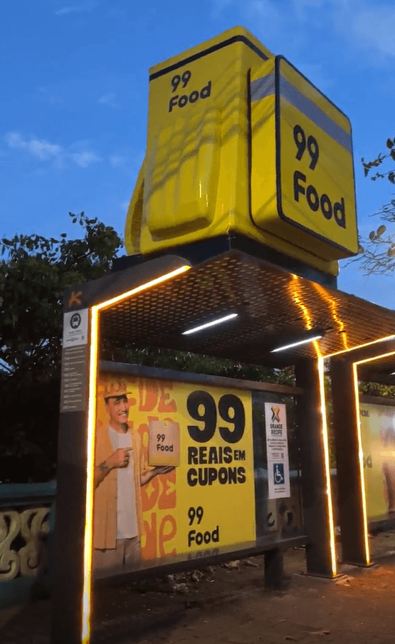 A “Hora de Ouro” no transporte: Como abordar o consumidor cansado no retorno para casa e oferecer a recompensa merecida